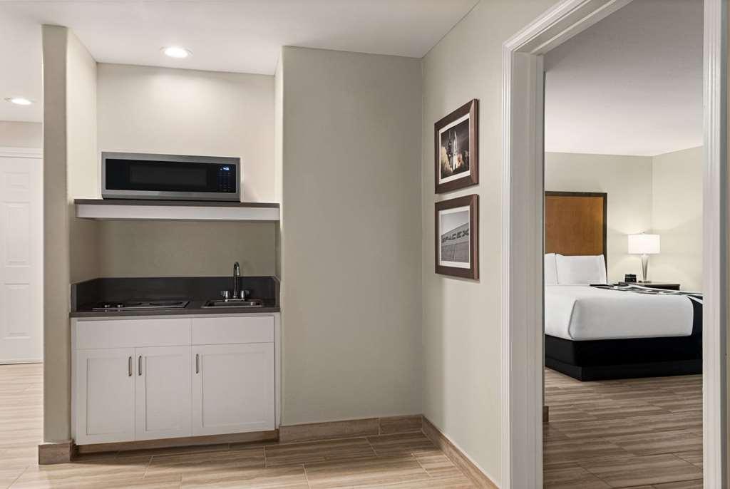La Quinta By Wyndham Brownsville North Room photo